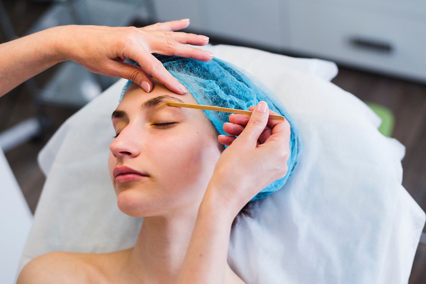 eye brows bleaching